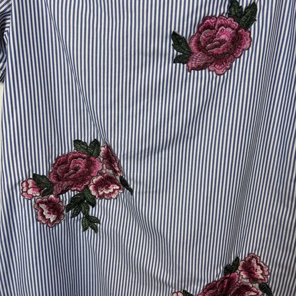 STYLE ENVY OFF THE SHOULDER STRIPED CHAMBRAY DRESS WITH ROSES SIZE MEDIUM - Picture 3 of 11